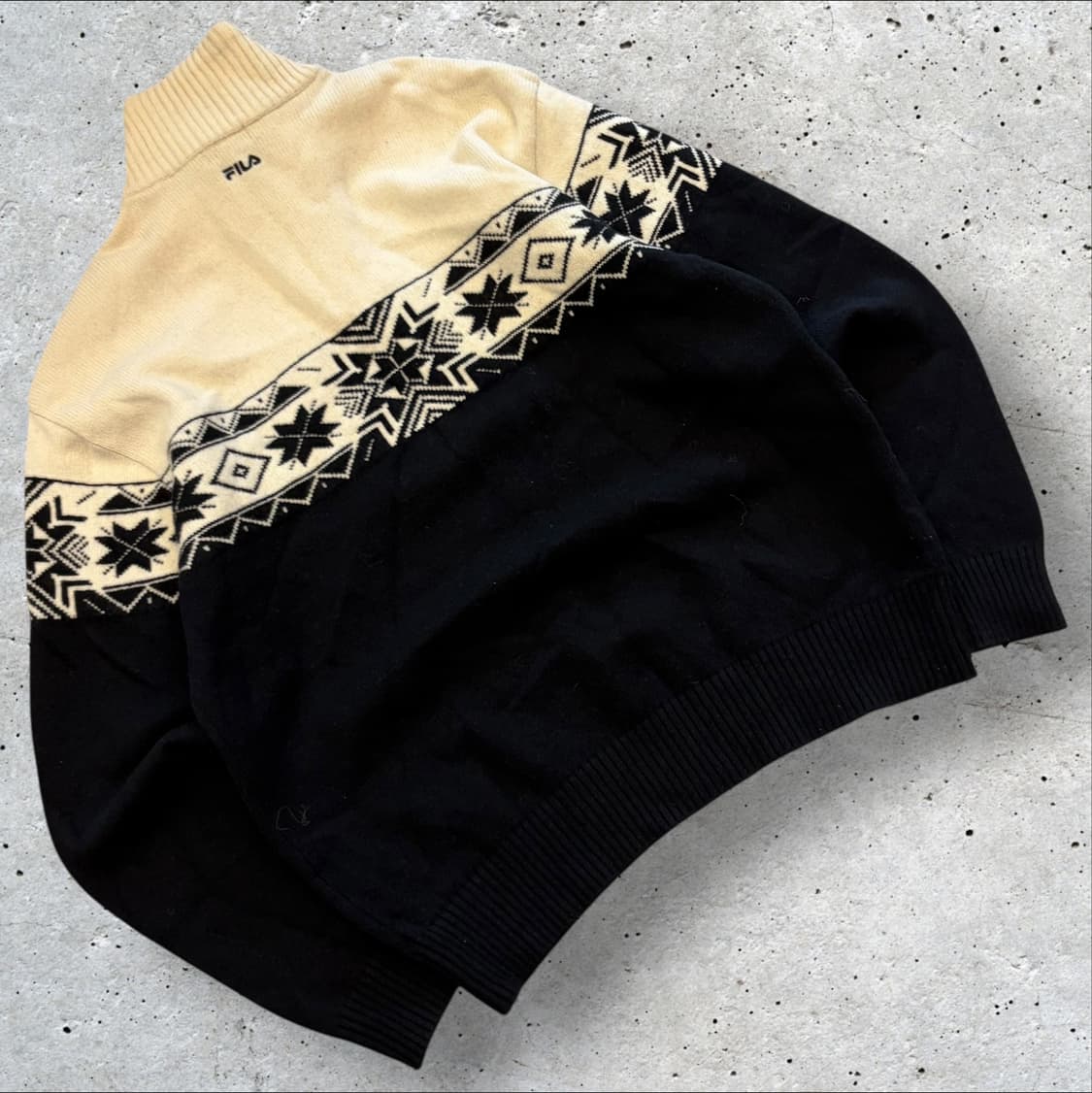 [100] 휠라 빈티지 패턴 하프넥 니트 블랙/아이보리 B912 상품이미지2