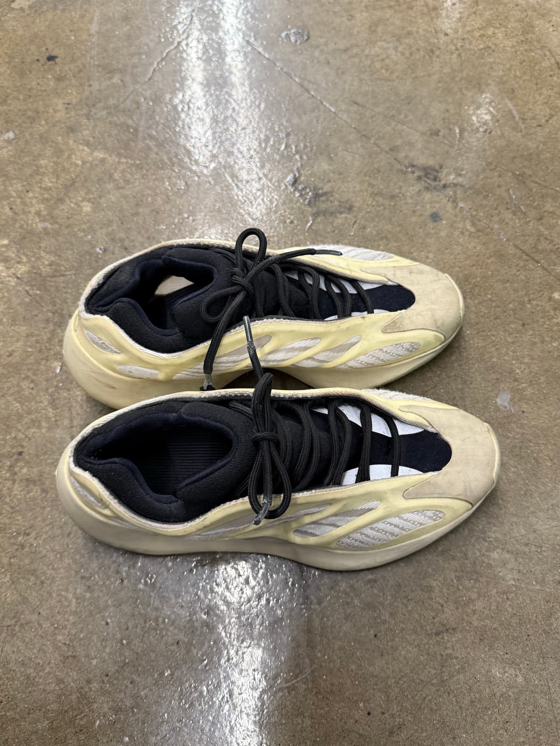 아디다스 이지부스트 700 V3 아자엘 스니커즈 260 상품이미지5