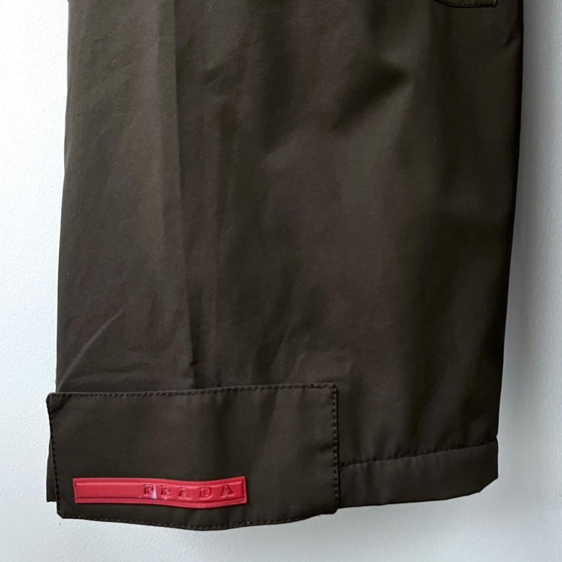 프라다 오리지널 레드 라벨 올리브 카키 고어텍스 팬츠 상품이미지6