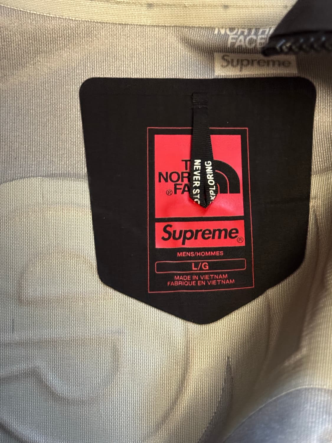 슈프림 x 노스페이스 테드 심 쉘 자켓 그레이 - 22FW 상품이미지3