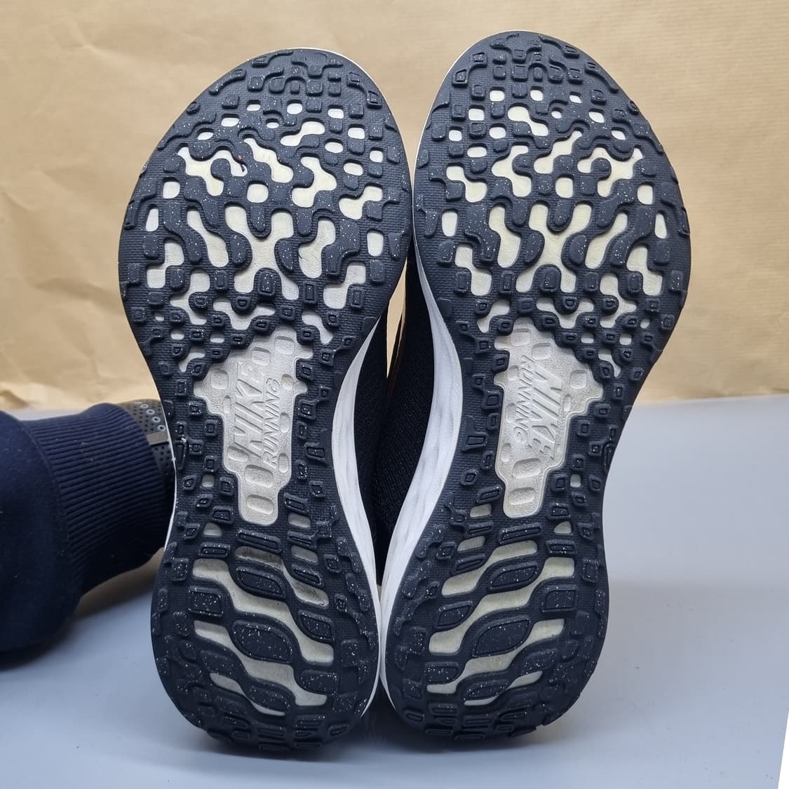 나이키 레볼루션6 여성런닝화235 상품이미지3