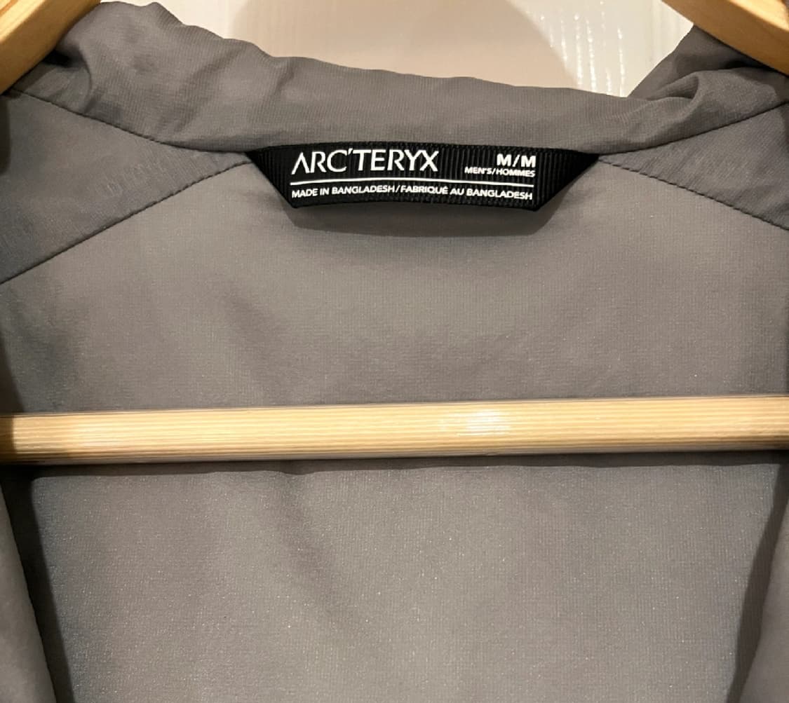 아크테릭스 아톰 LT 보이드 M 사이즈  앞부분 외에 상태 깨끗합니다!  상품이미지2