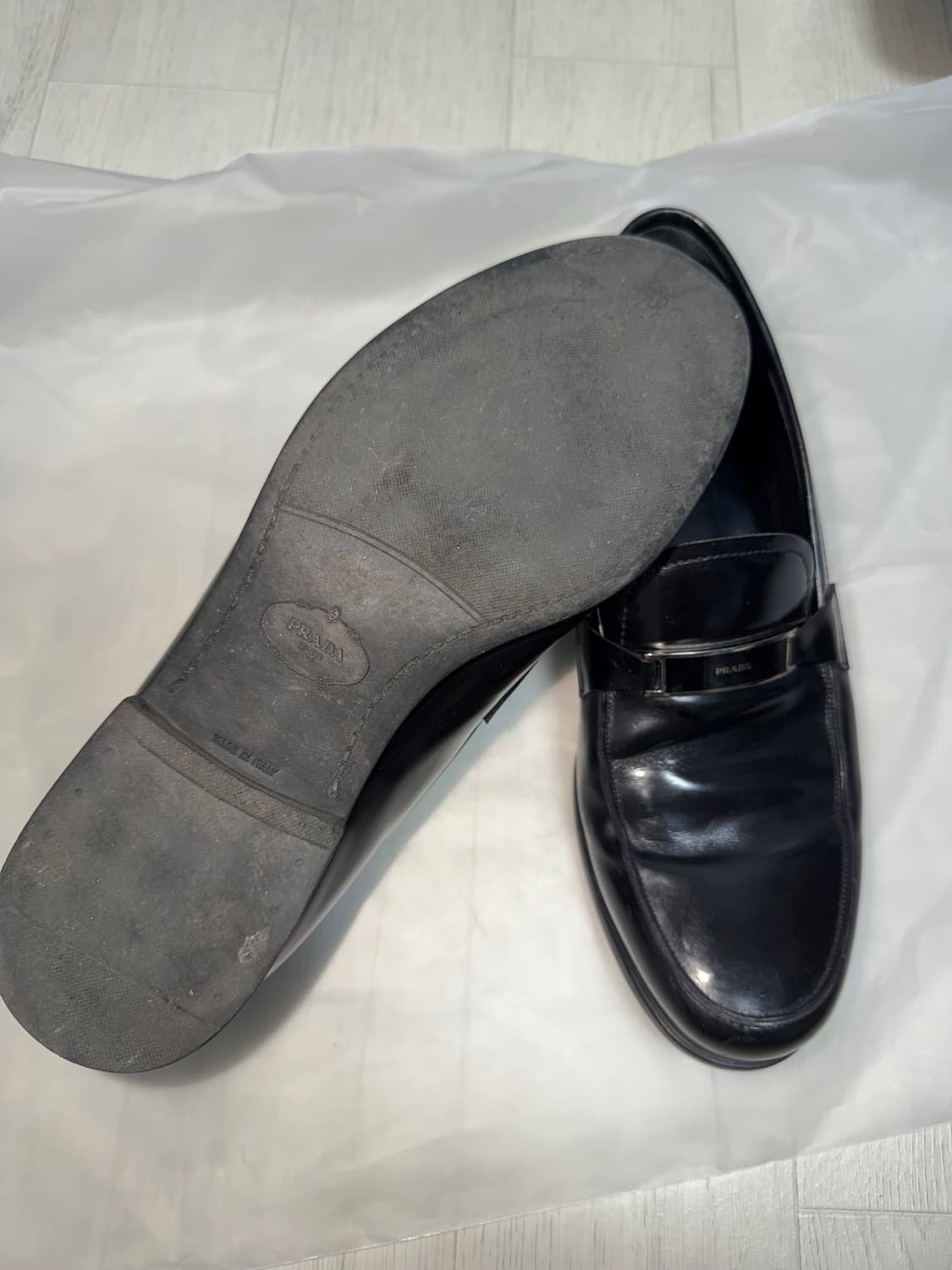 PRADA Metal Buckle Leather Loafer 상품이미지5