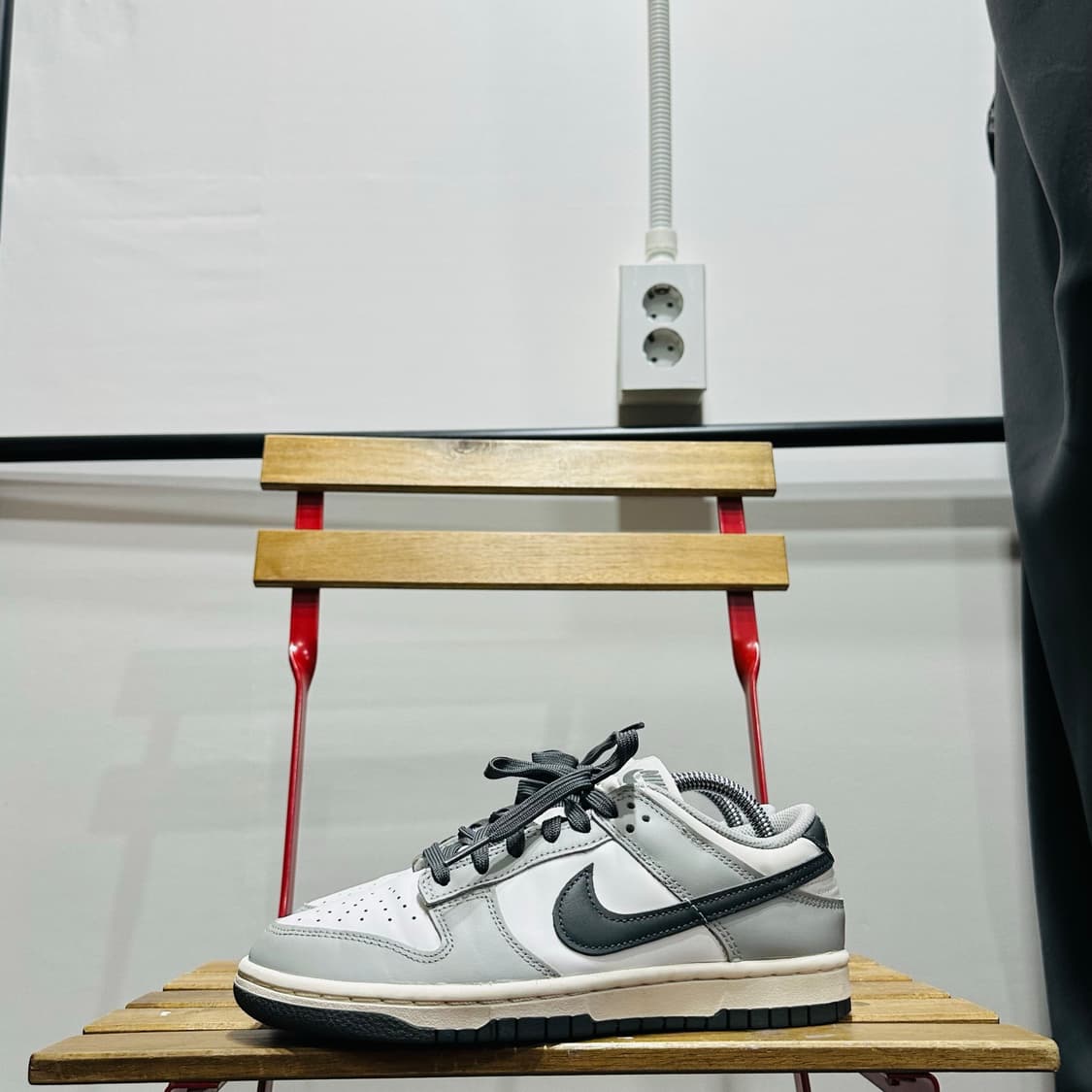 240) 나이키 운동화 여성 여자 신발 덩크 로우 회색 흰색 상품이미지3