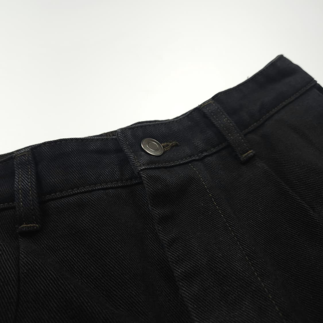 쿠어 핀턱 디테일 커브드 블랙 데님 팬츠 (S) 상품이미지4