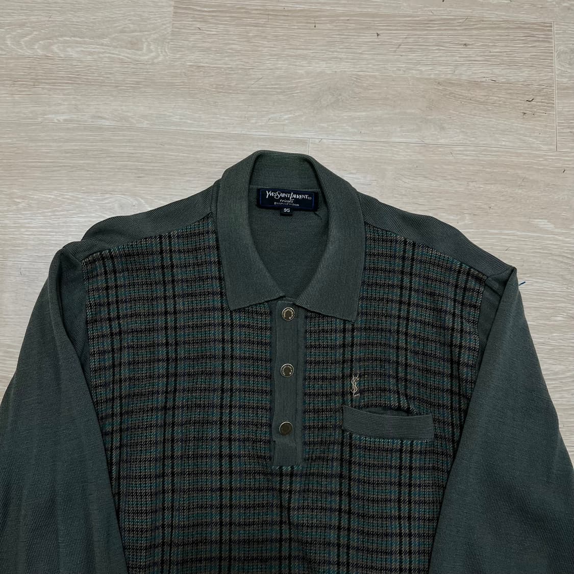 입생로랑 포켓 자수로고 체크 배색 카라 니트 [카키] M/95 상품이미지2