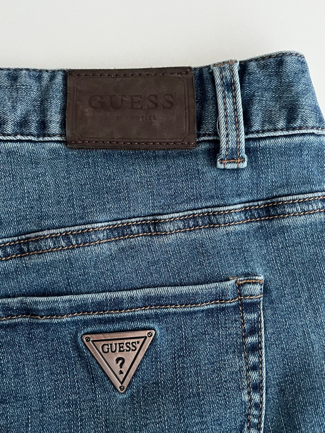 32) 게스 GUESS 슬림핏 데님 중청 상품이미지3