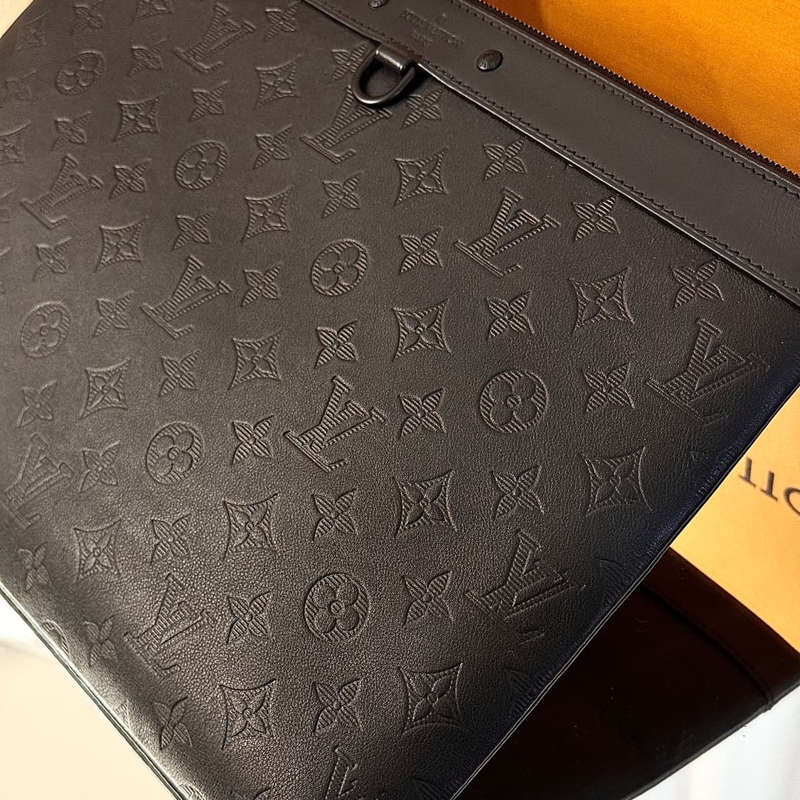 [새상품급/풀구성] 루이비통 디스커버리 쉐도우 클러치백 상품이미지3