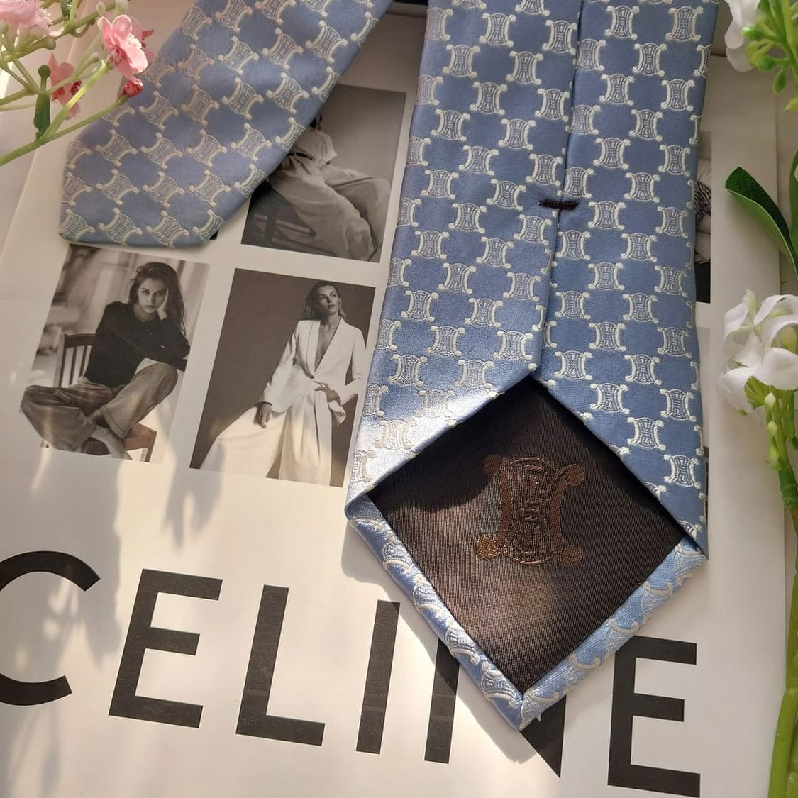 셀린느 실크 라이트블루 트리오페 넥타이 8.8cm A+등급 K1555
 상품이미지8