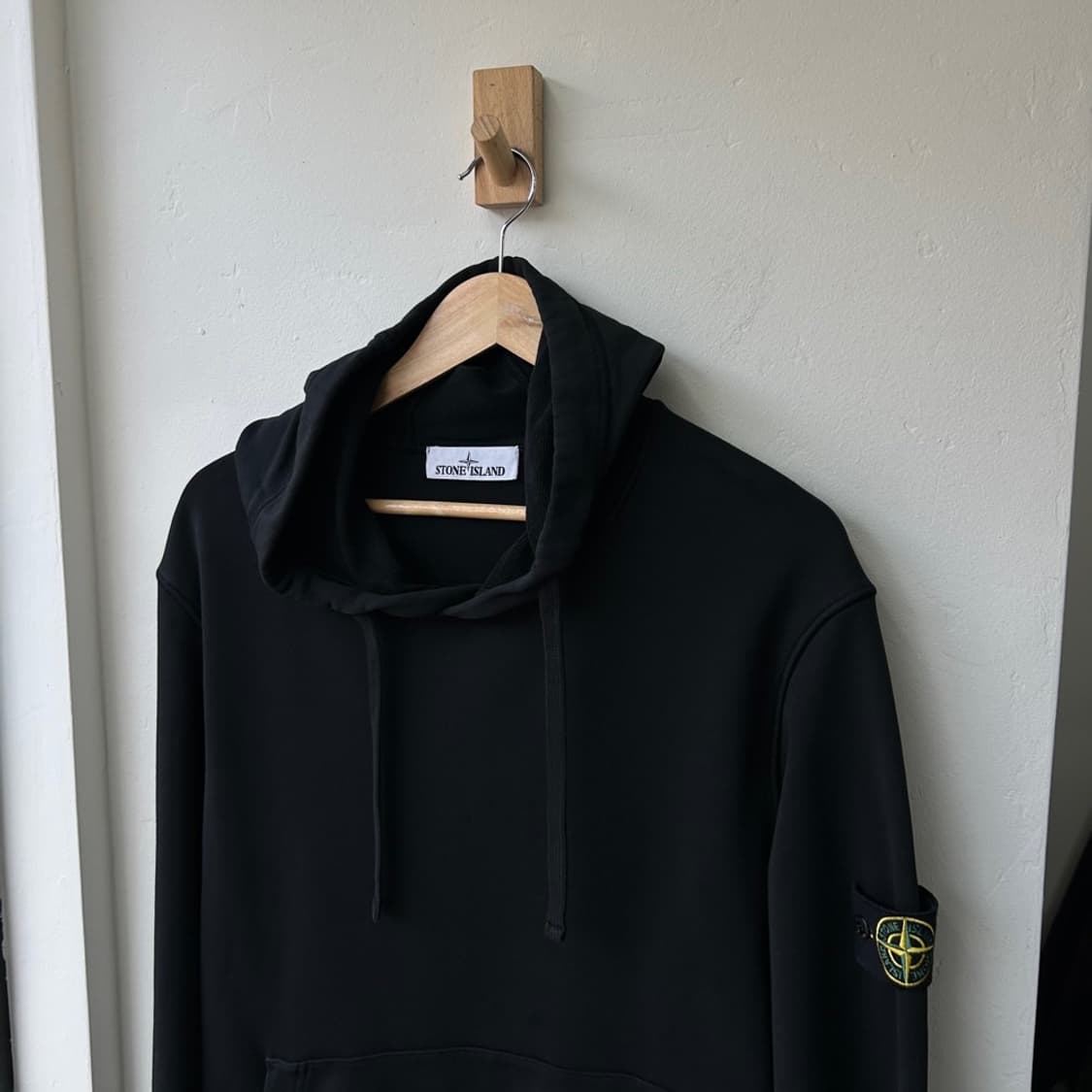 16734 - 23S/S 스톤아일랜드 와펜 후드티 상품이미지1