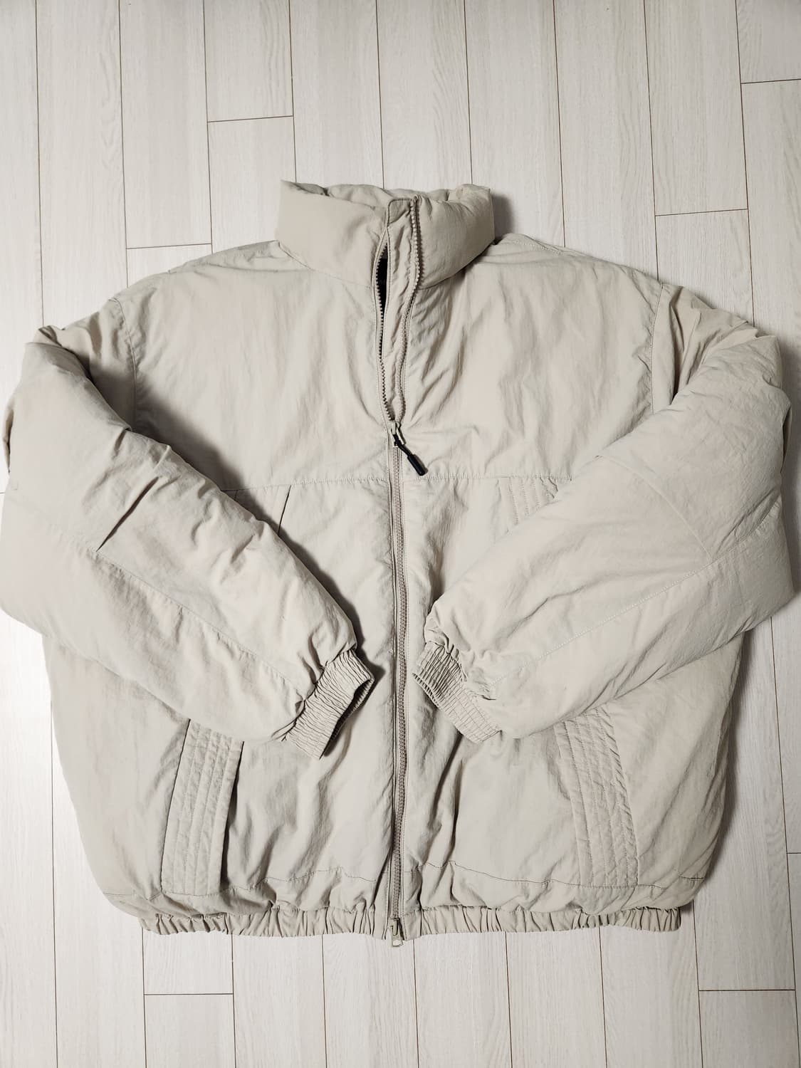 필루미네이트 오버핏 패딩점퍼 xl

새상품처럼 오염 하자없이 깨끗해요 ^ 상품이미지2