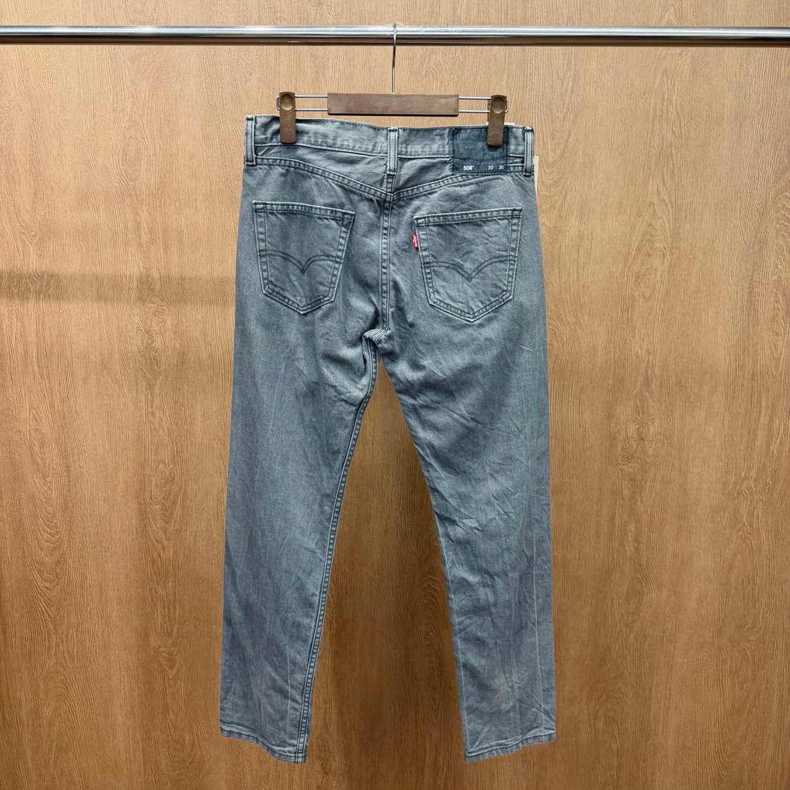 리바이스 508 데님 팬츠 5포켓 레드 탭 디테일 슬림 테이퍼드핏 그레이 상품이미지3