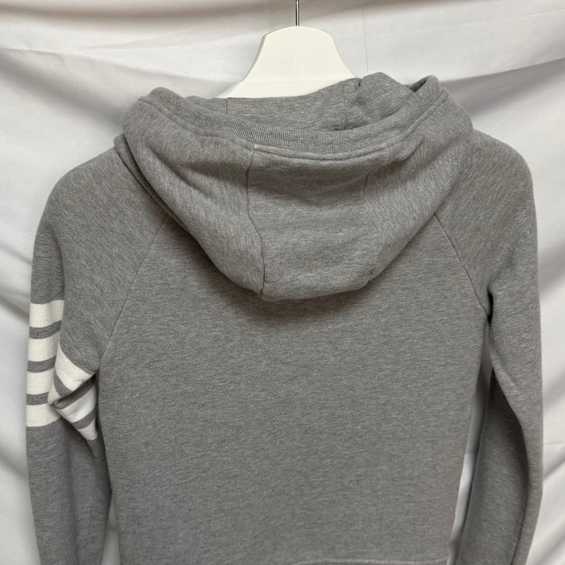 [S+급/40] 톰브라운 사선완장 여성 후드집업 그레이 상품이미지6