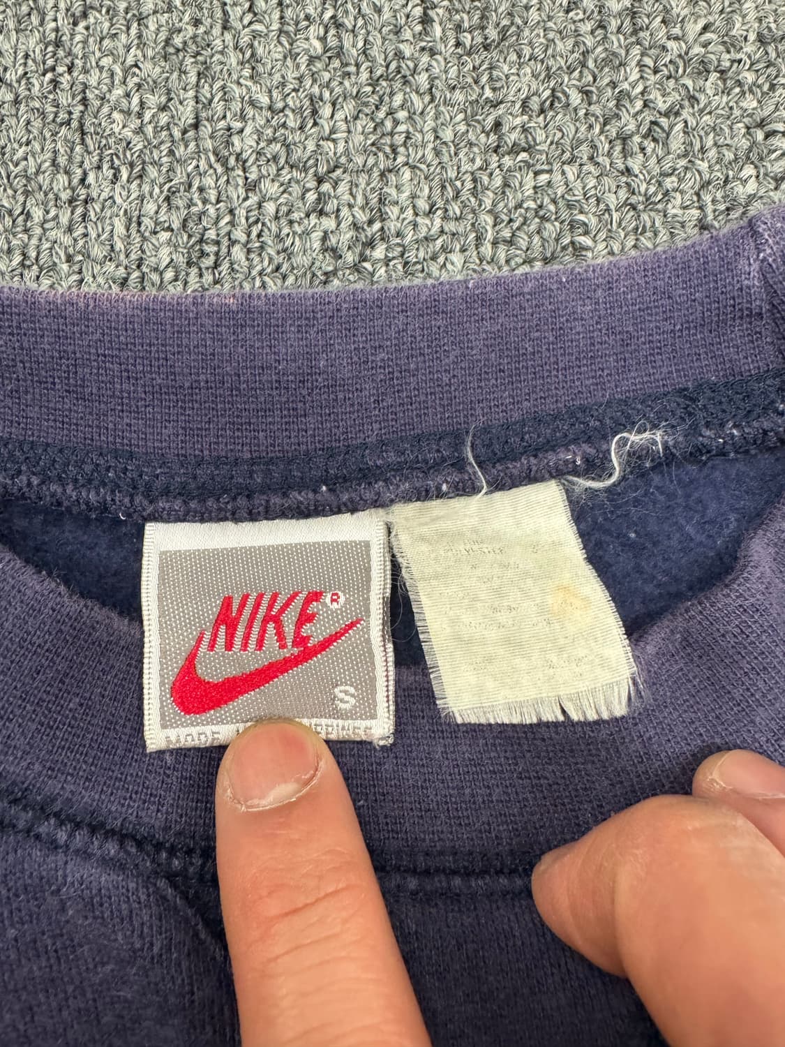 S)90’나이키 빈티지 실버탭 스우시 프린팅 네이비 스웻 셔츠 상품이미지4