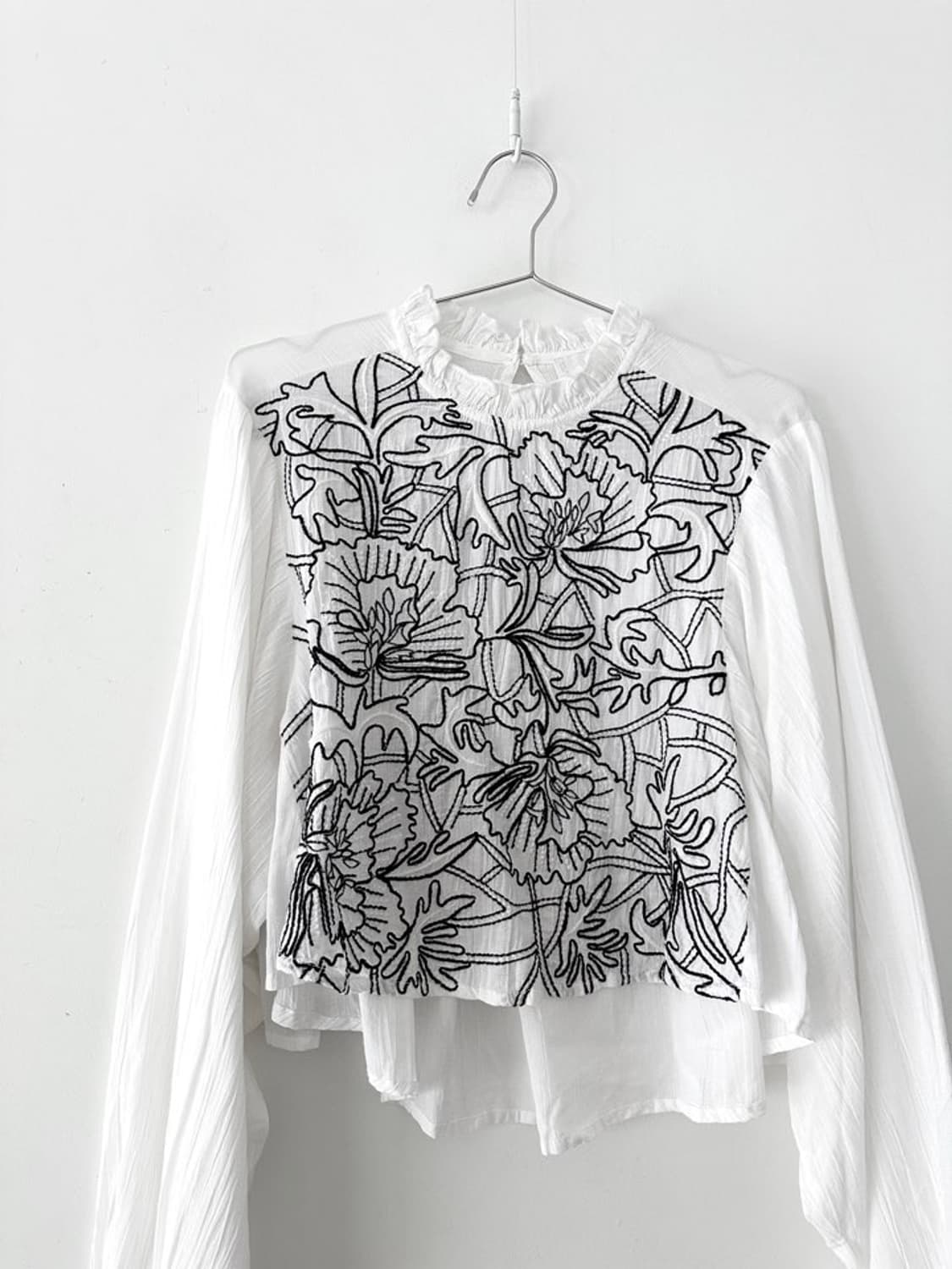 Front embroidery blouse / white 상품이미지3