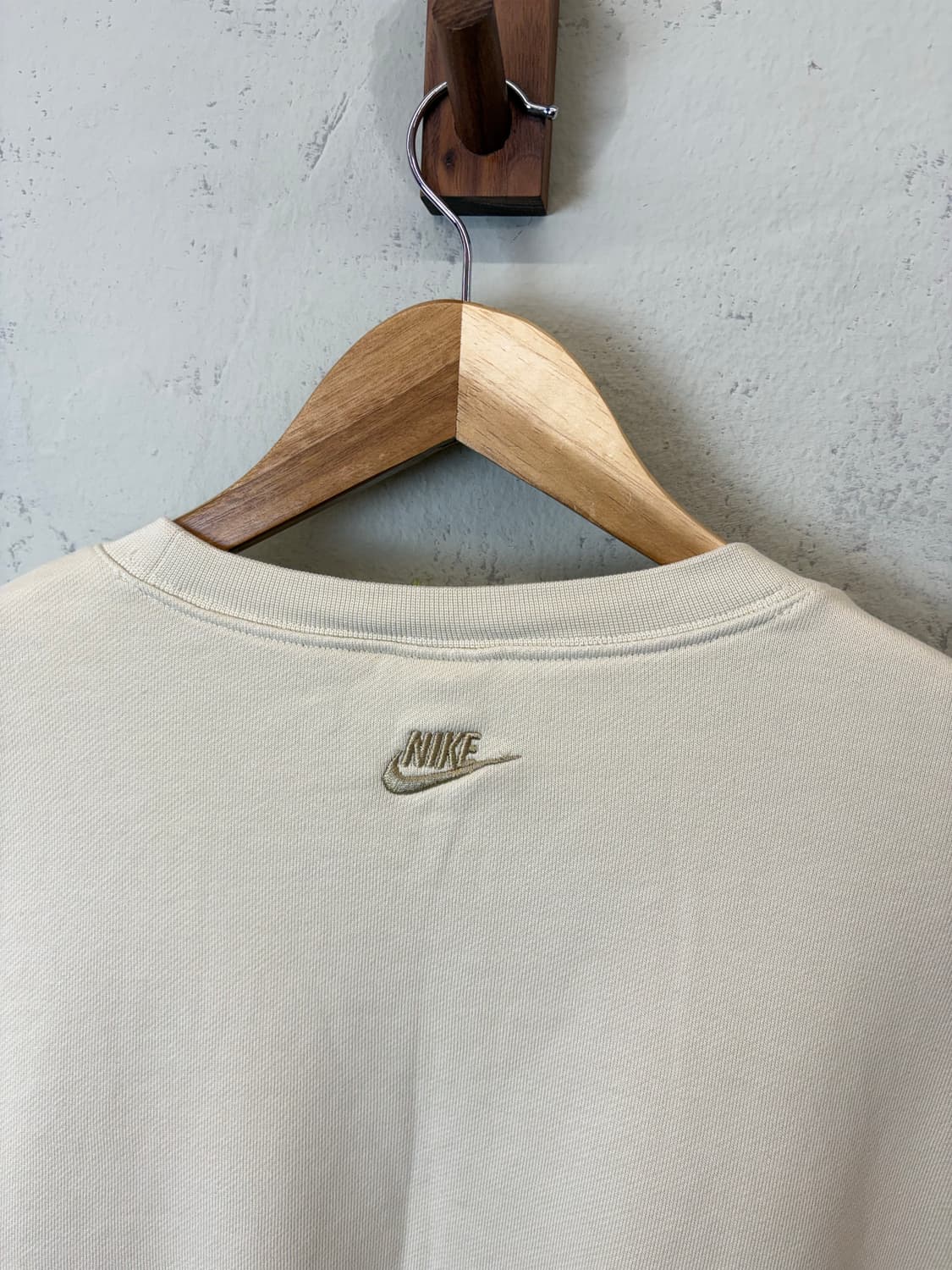 나이키 오버사이즈드 아이보리 맨투맨 상품이미지4