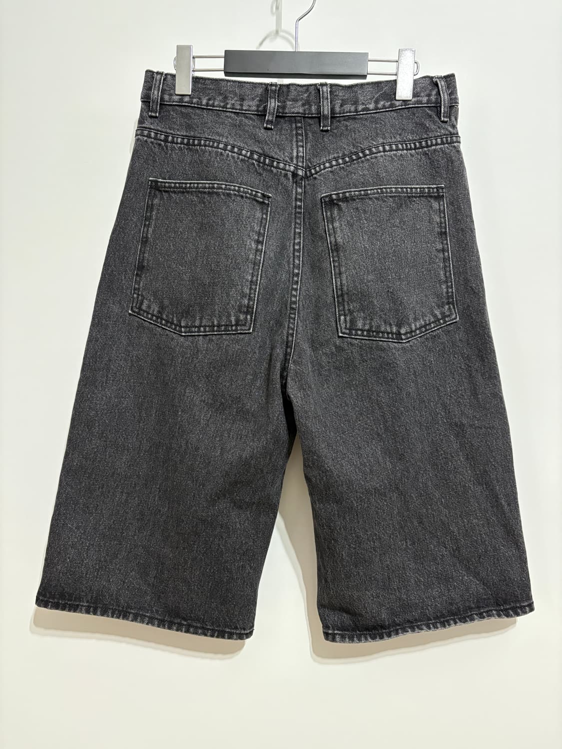 마리암 나시르 자데/ EMBLEM SHORTS BLACK 버뮤다/ 31 상품이미지4