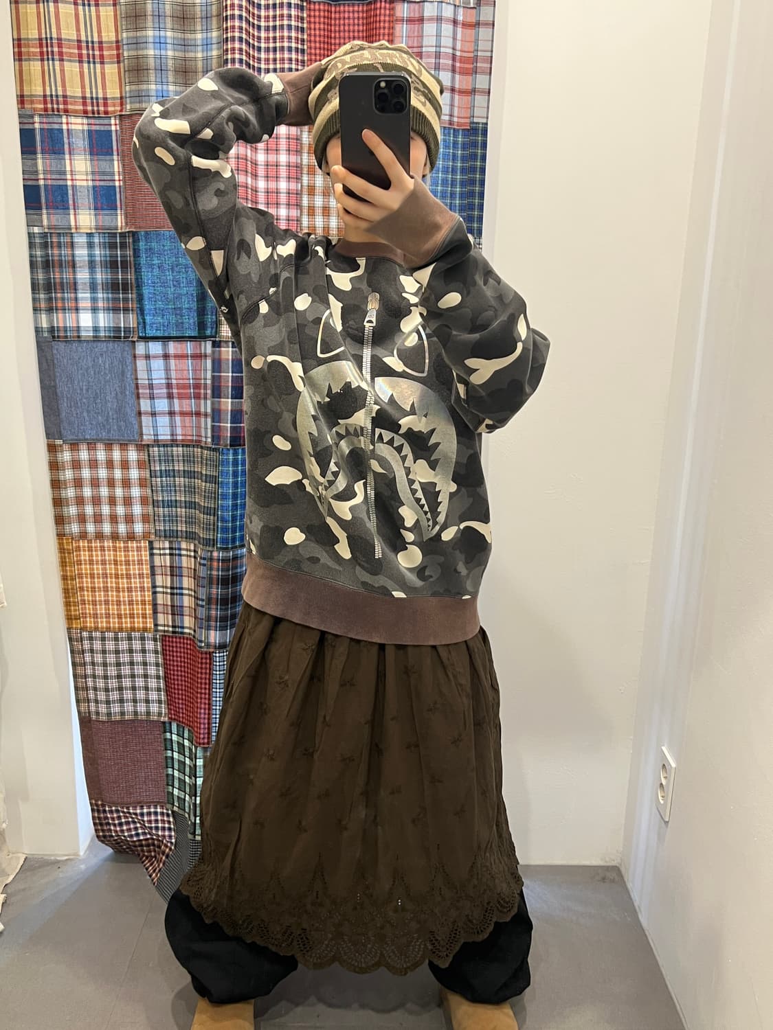 베이프 브리운 샤크 카모 홀로그램 맨투맨 상품이미지4