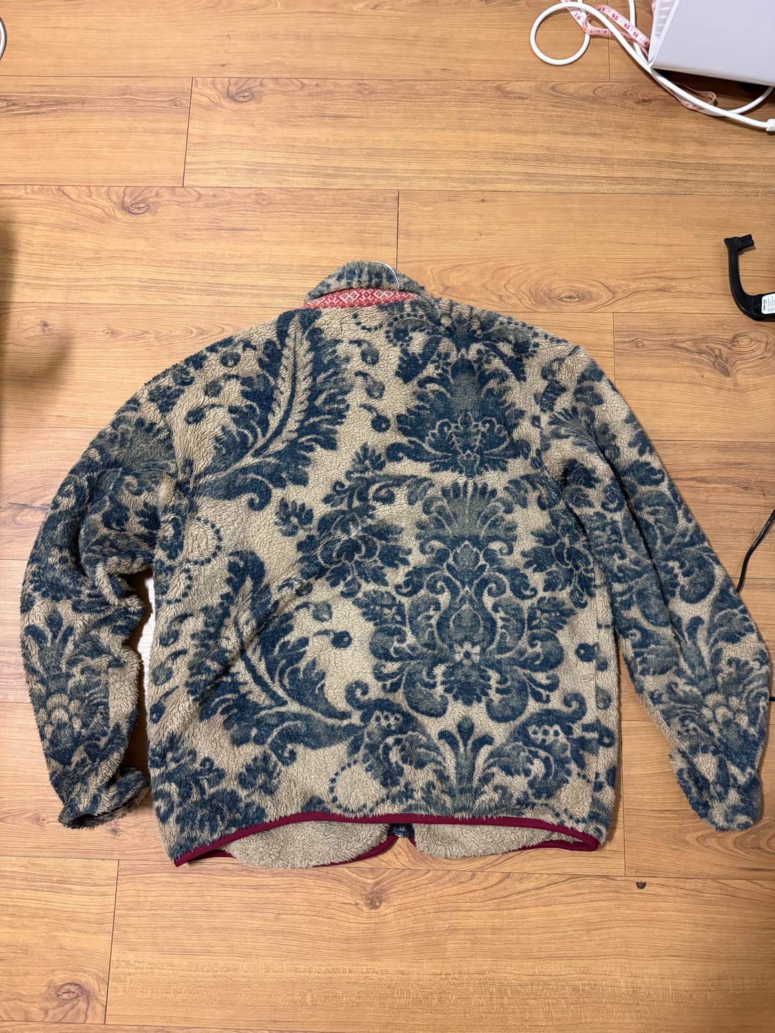 캐피탈 다마스크 패턴 후리스 XL 상품이미지2