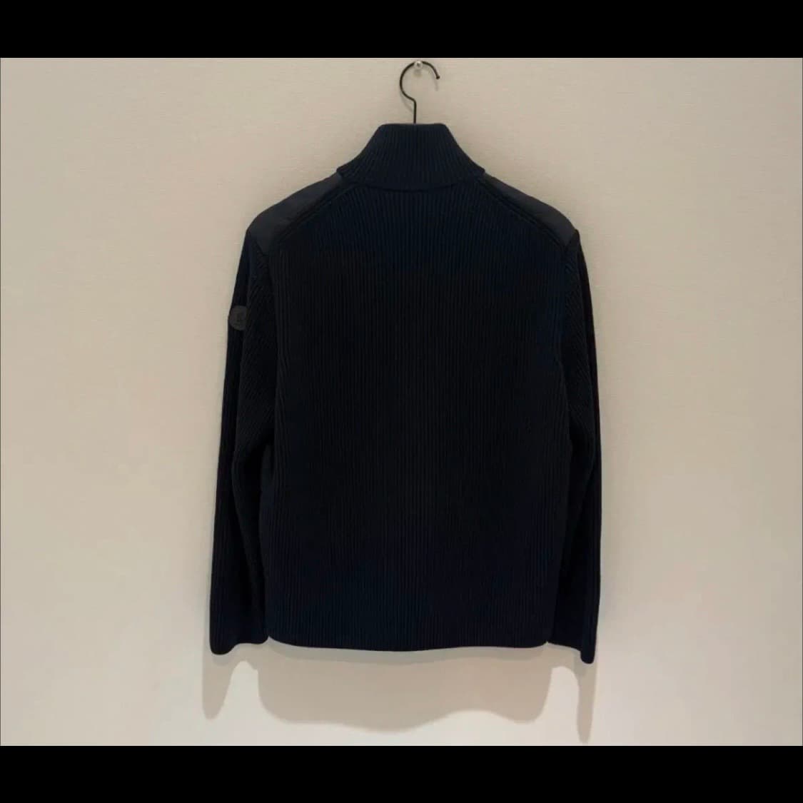 몽클레르 트리곳 니트페딩 블랙 와펜 [L] 상품이미지2