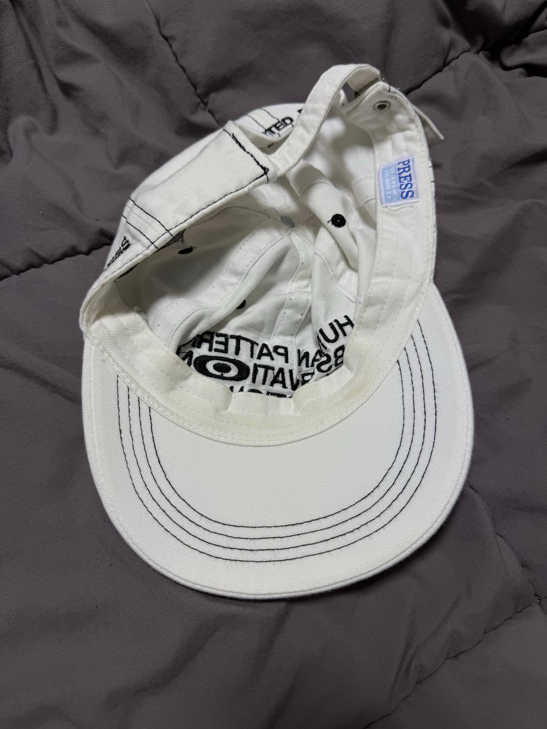 PNG JOURNAL 볼캡 화이트 팝니다 상품이미지3