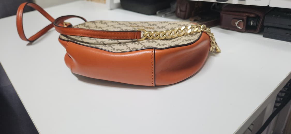 마이클 코어스 MK 로고 크로스백 오렌지 상품이미지4