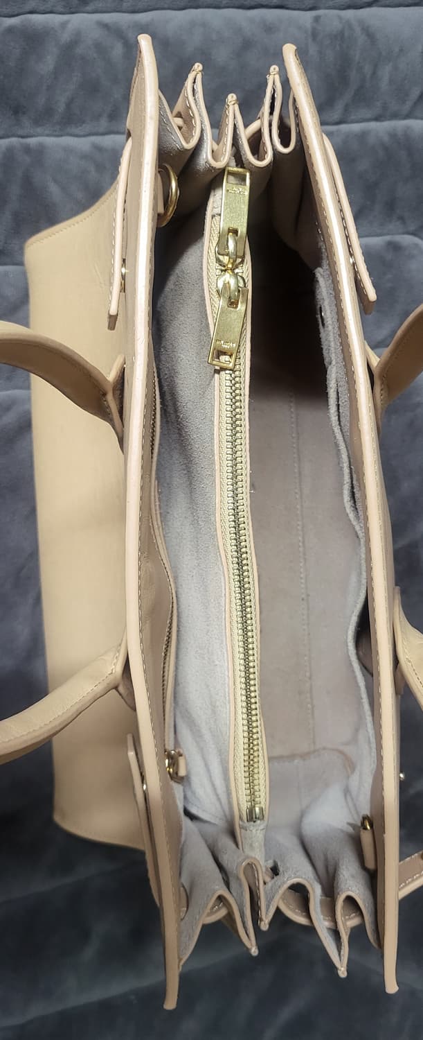 생로랑 삭드 쥬르  베이지 가죽 토트백 상품이미지9