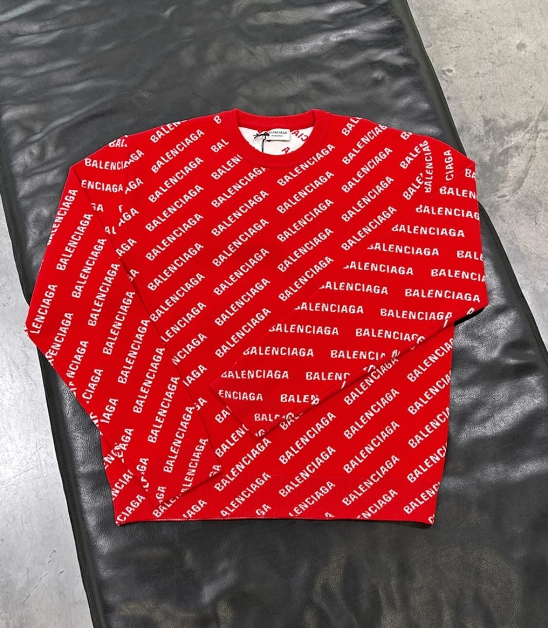 발렌시아가 미니 올오버 크루넥 니트 xs 상품이미지3