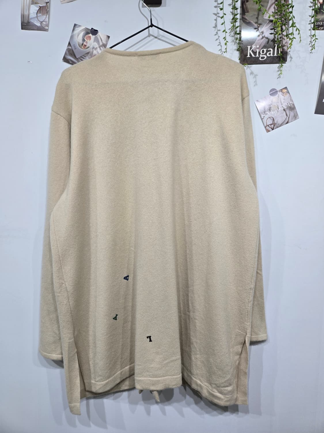 발리 알파벳 자수 베이지색 가디건 상품이미지4