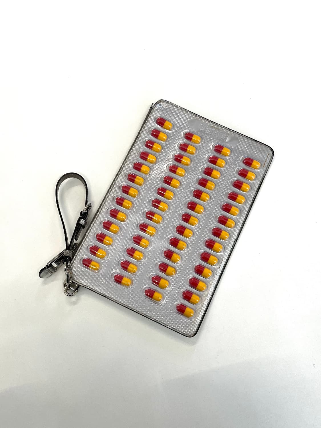 모스키노 2017 제레미 스캇 런웨이 아카이브 알약 캡슐 클러치 핸드백 상품이미지1