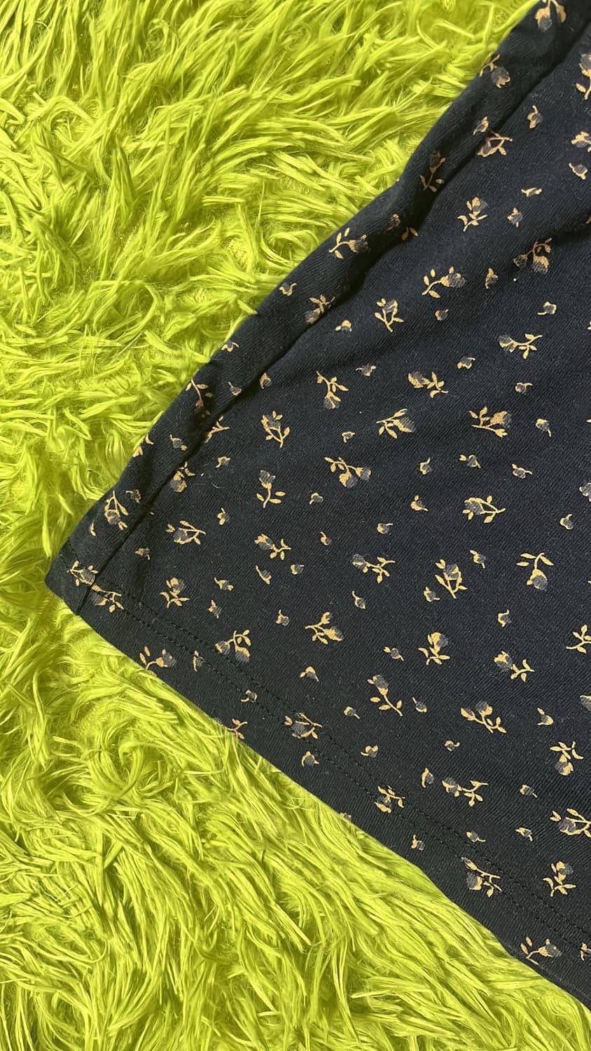 브이넥 미디 잔꽃 원피스 네이비 상품이미지3