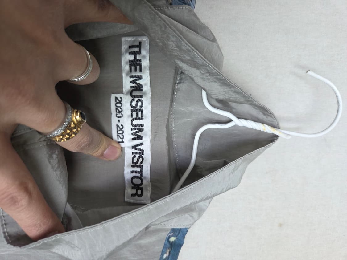 더 뮤지엄 비지터 반팔 110 상품이미지3