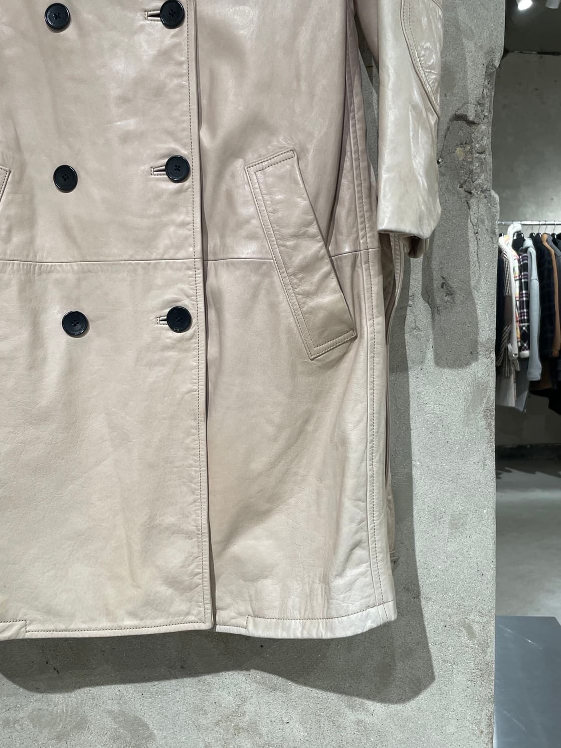 쟈딕 앤 볼테르 라이트 베이지 엘보패치 카우레더 코트 상품이미지5