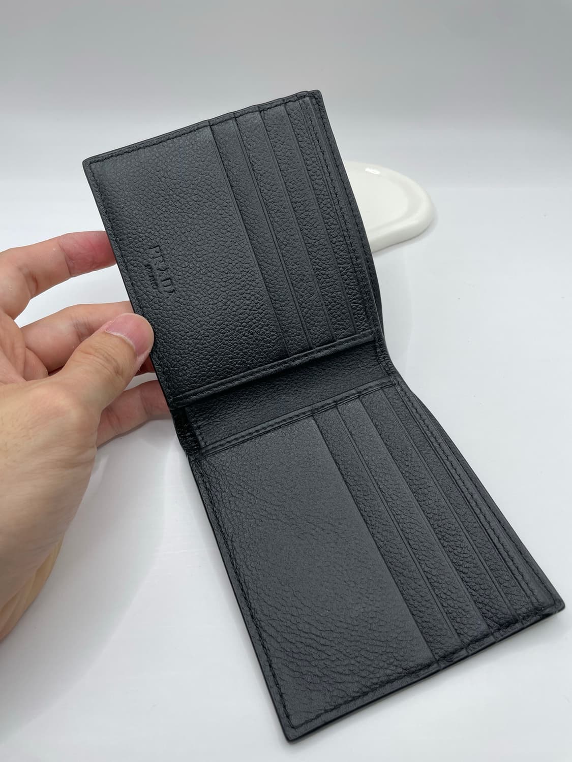 프라다 비텔로 메탈 로고 반지갑 블랙 상품이미지6