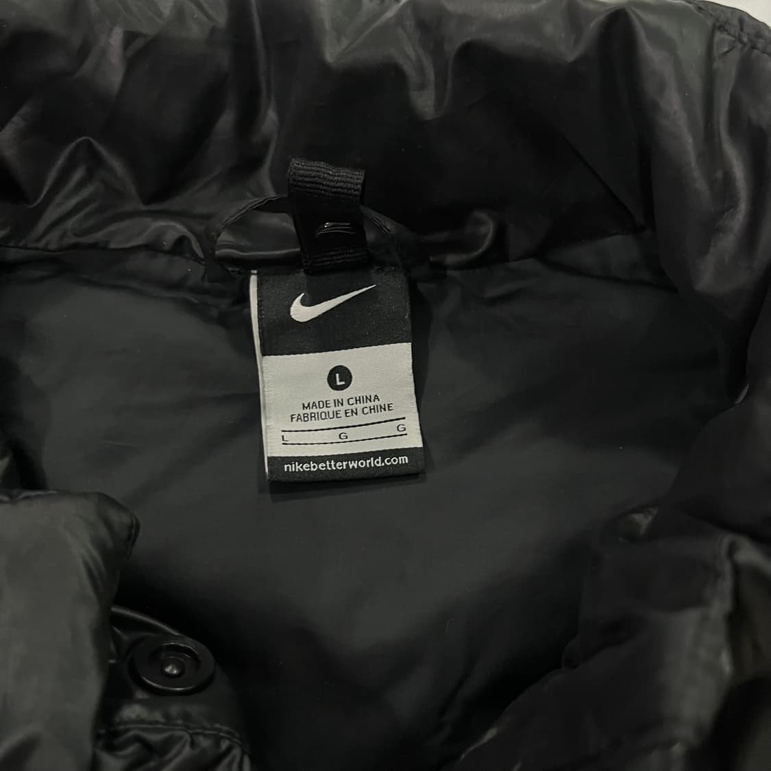 나이키 550 블랙 그레이 스우시 덕다운 패딩점퍼 WOMAN L 상품이미지3