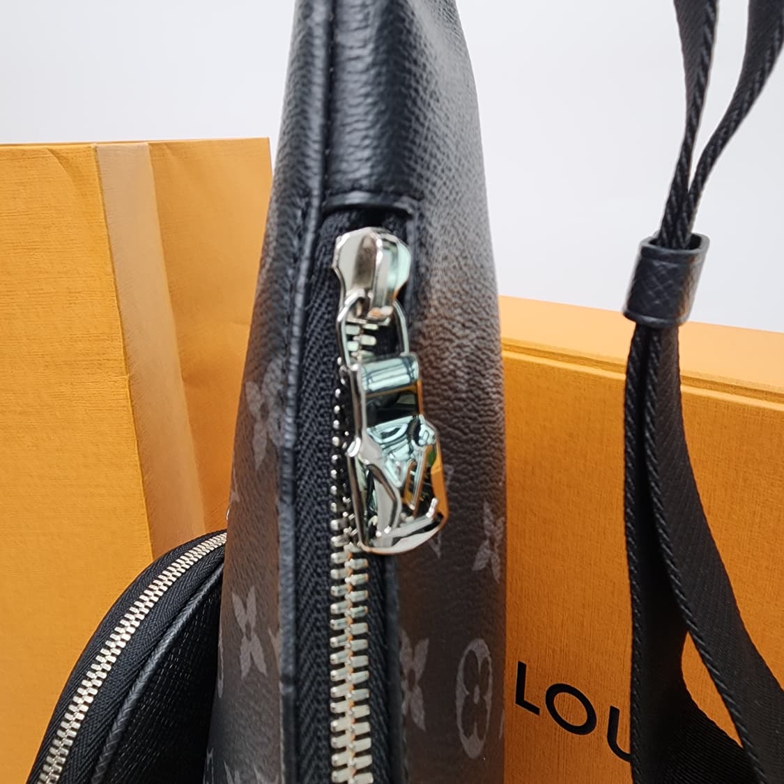 전시품급 루이비통 듀오 슬링백 내장칩 M30936 상품이미지7