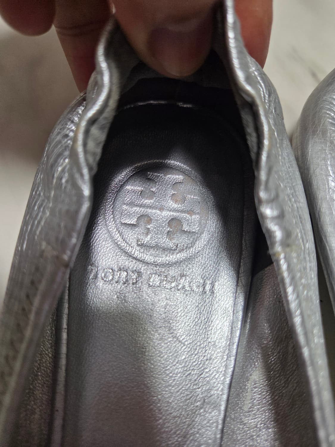 토리버치 메탈릭 실버 플랫슈즈 상품이미지7