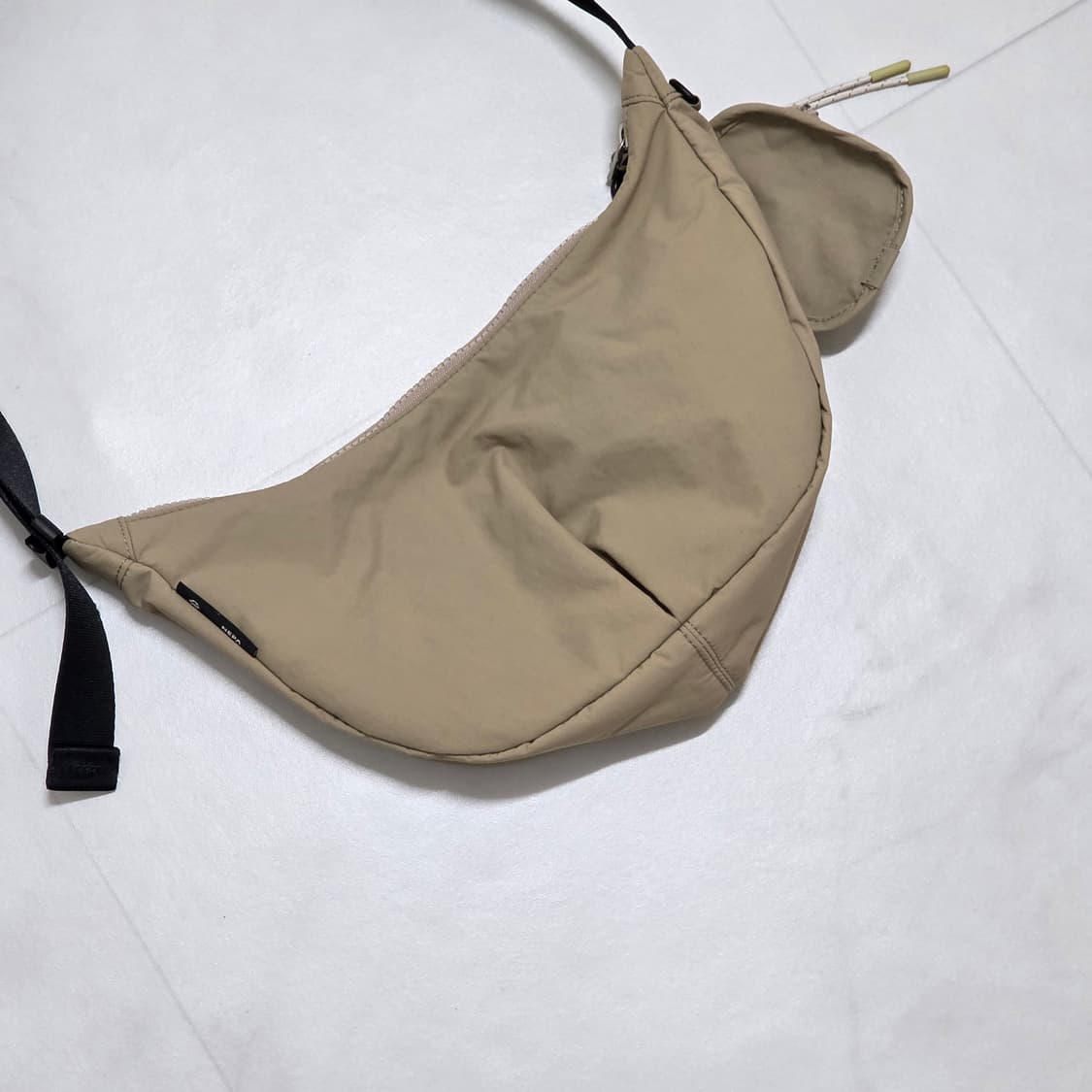 네파 신형 크로스백 반달백 베이지 상품이미지4
