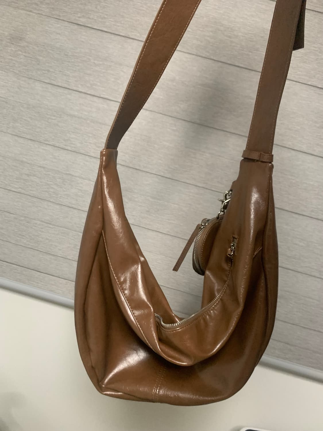 밈더워드로브 몬타 크랙 레더 메신저 백 상품이미지2