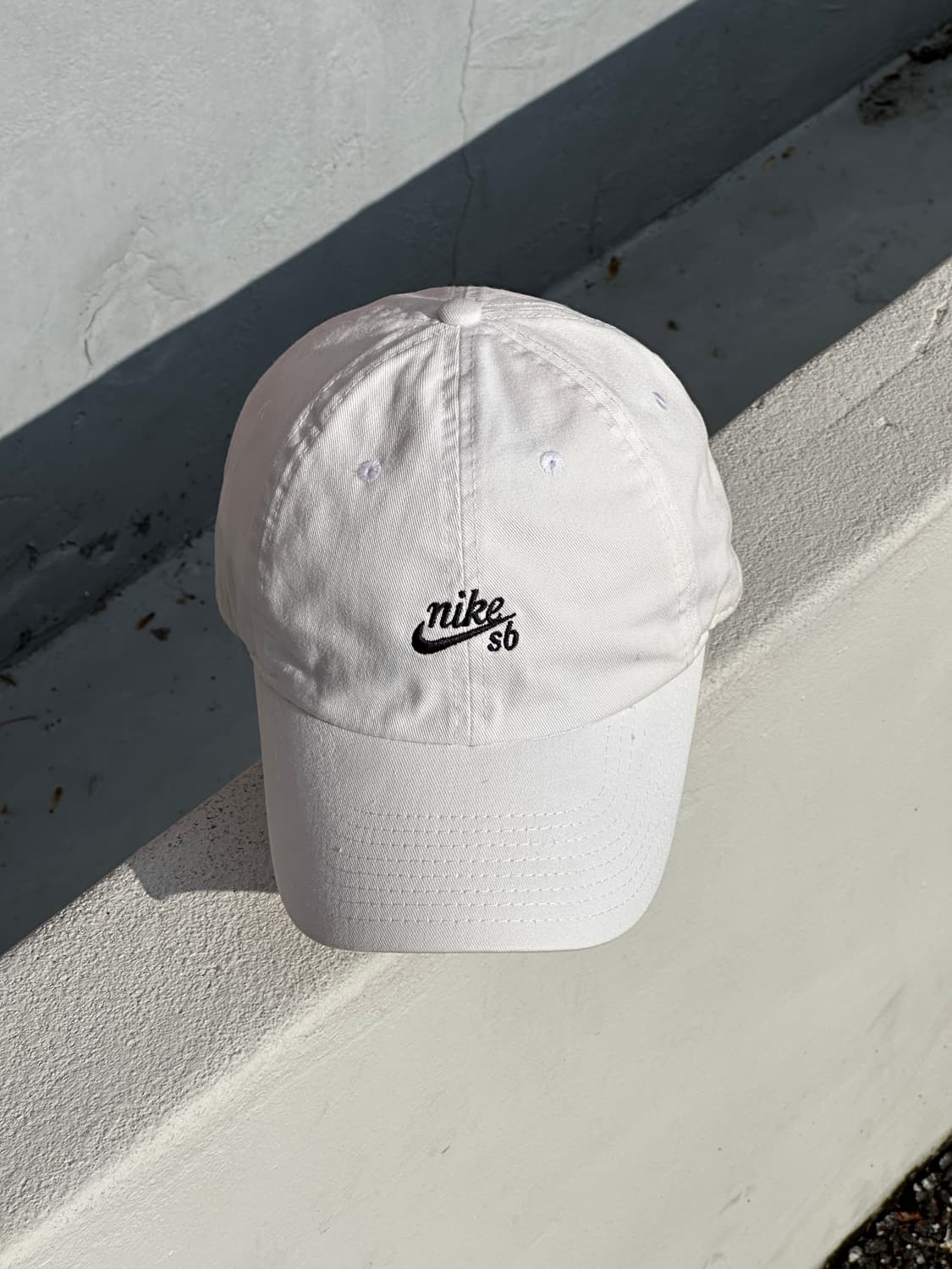 [F] 나이키 SB 로고 화이트 볼캡 모자 상품이미지1