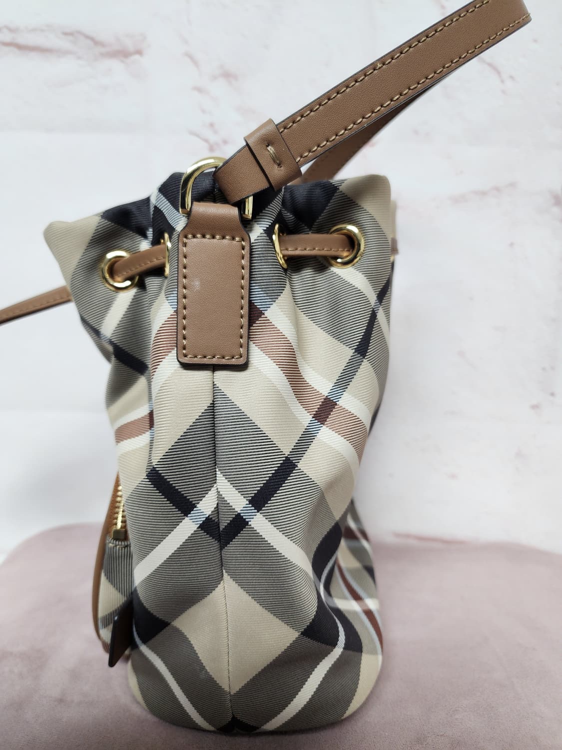 닥스 체크 버킷 크로스백 상품이미지6