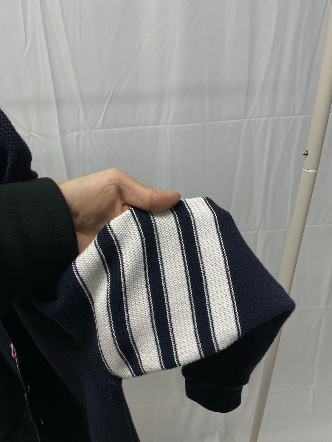 [구성] 톰브라운 라셀 스티치 가디건 네이비 [3] 상품이미지4