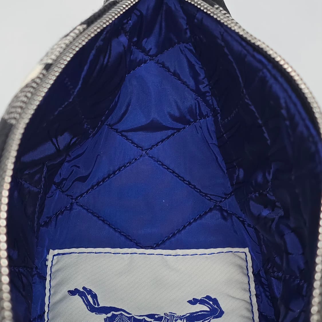 버버리 쉴드 체크 스몰 크로스백 상품이미지9