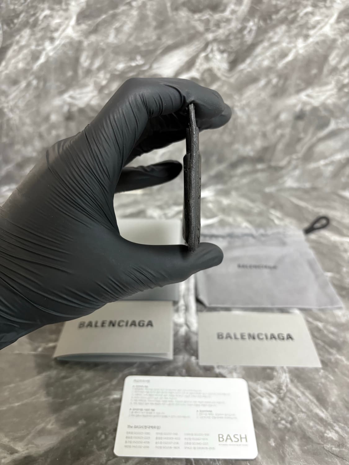 발렌시아가 로고 퍼포레이티드 캐쉬 카드지갑 상품이미지3