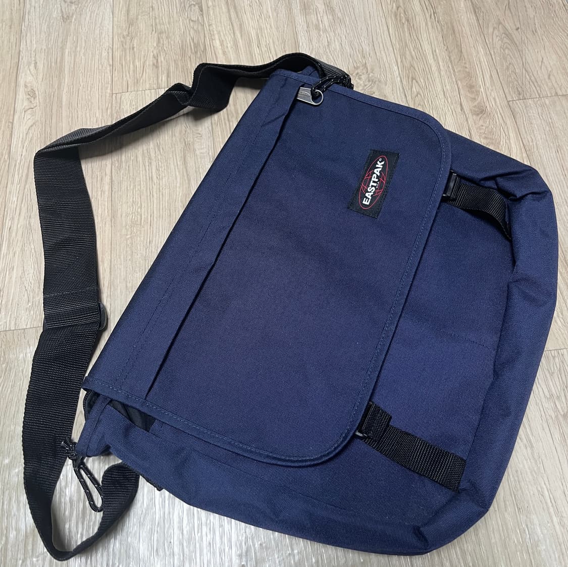 (새상품) 이스트팩 메신저백 상품이미지1