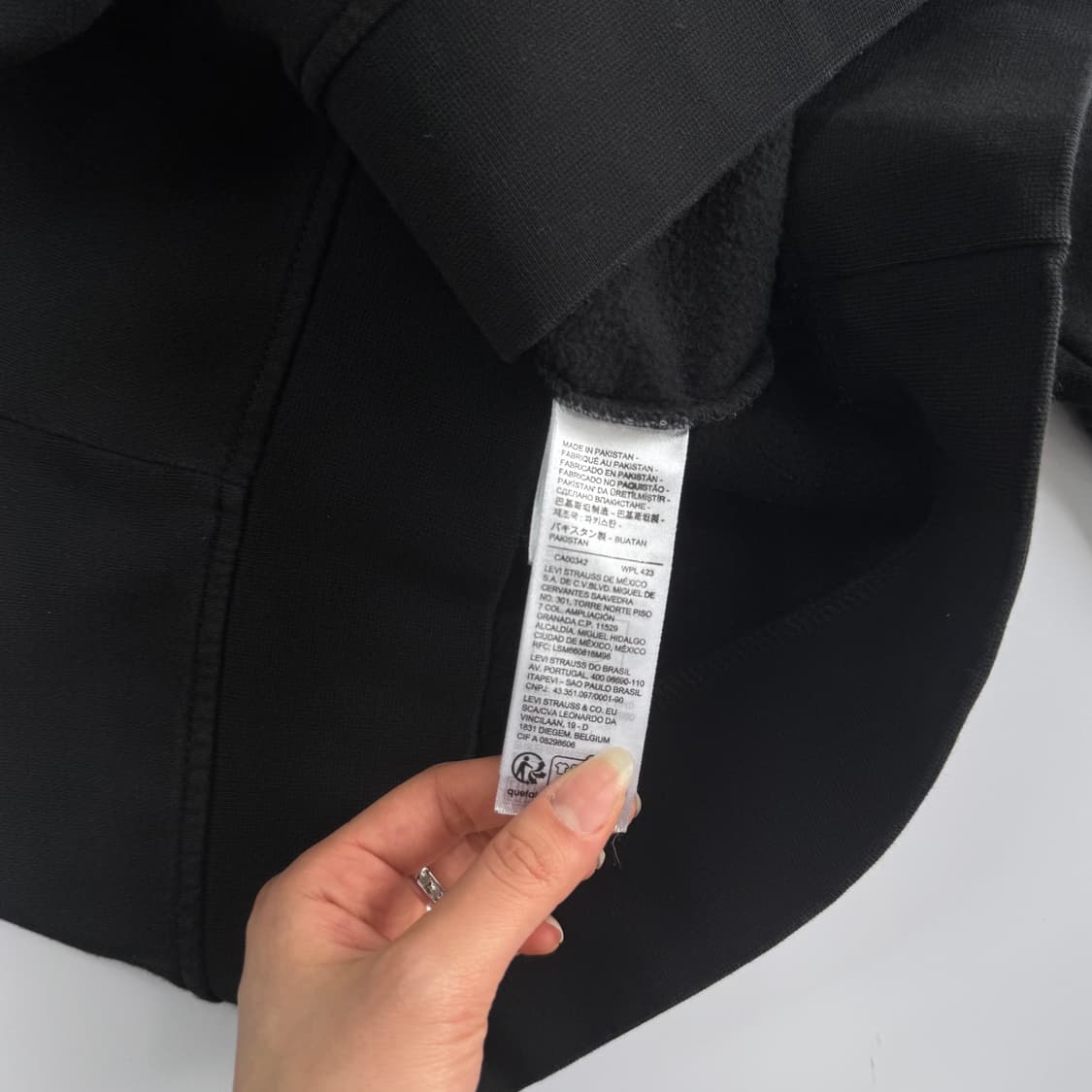 Levis 리바이스 스몰로고 블랙 맨투맨 상품이미지6