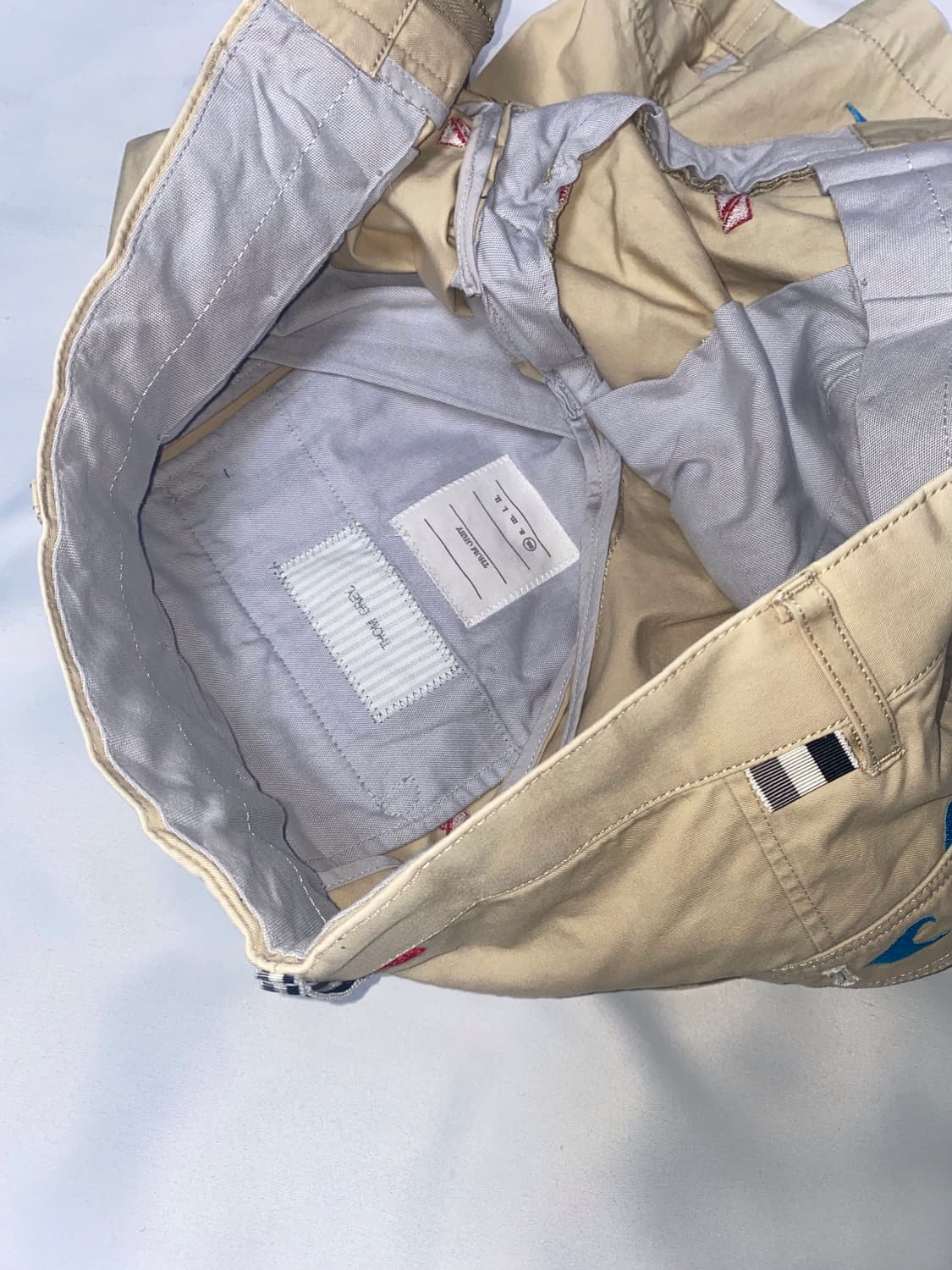 톰그레이 by톰브라운 멀티 자수 치노 쇼츠 상품이미지4