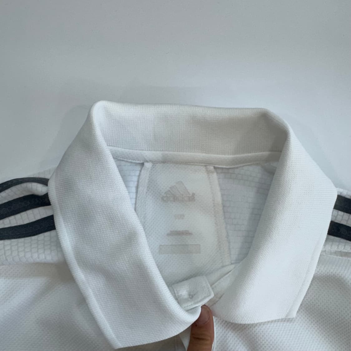Adidas 아디다스 삼각로고 화이트 실버 트랙 카라 반팔 상품이미지5
