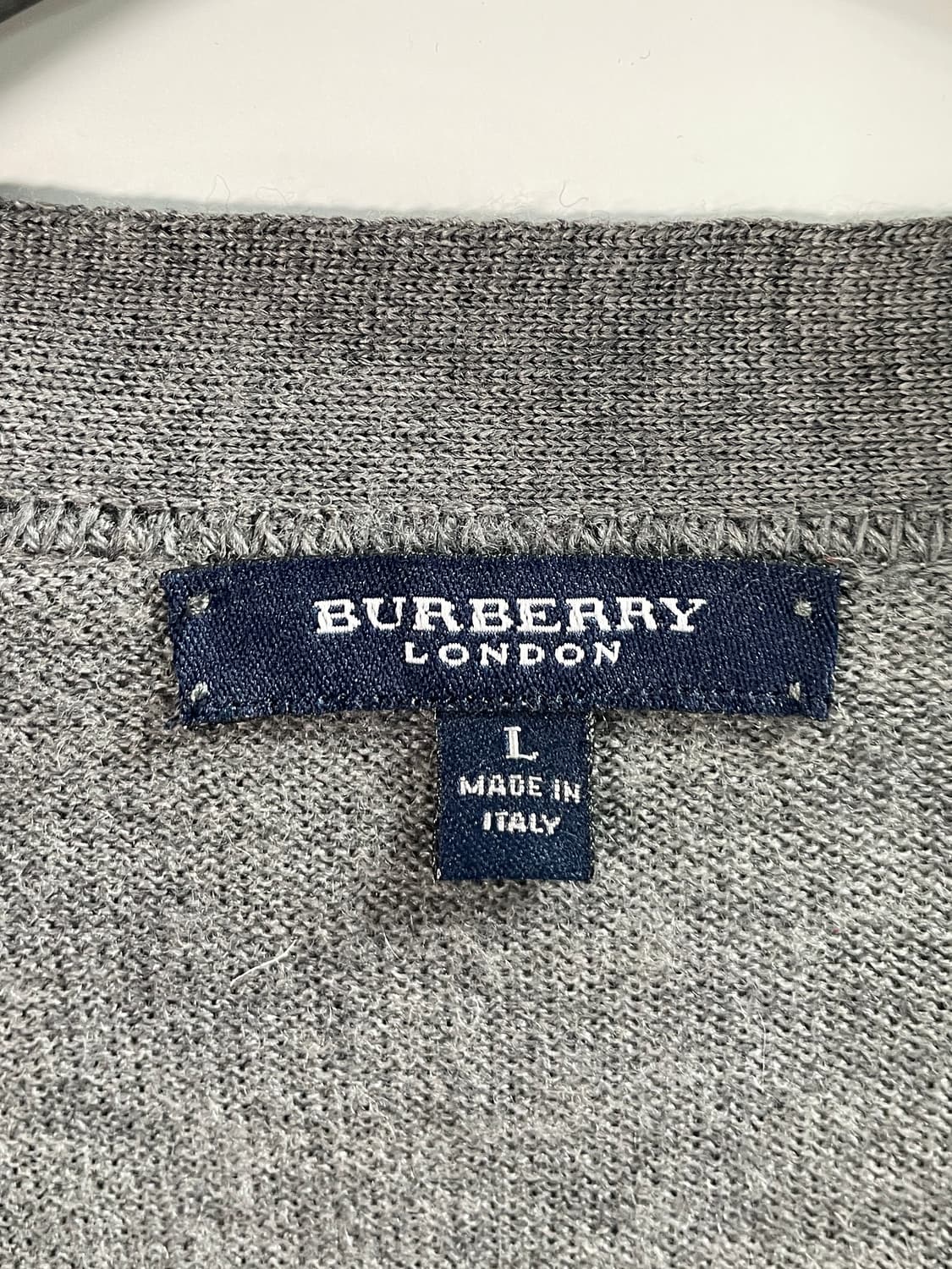 버버리 그레이 브이넥 가디건 (on.631) 상품이미지4