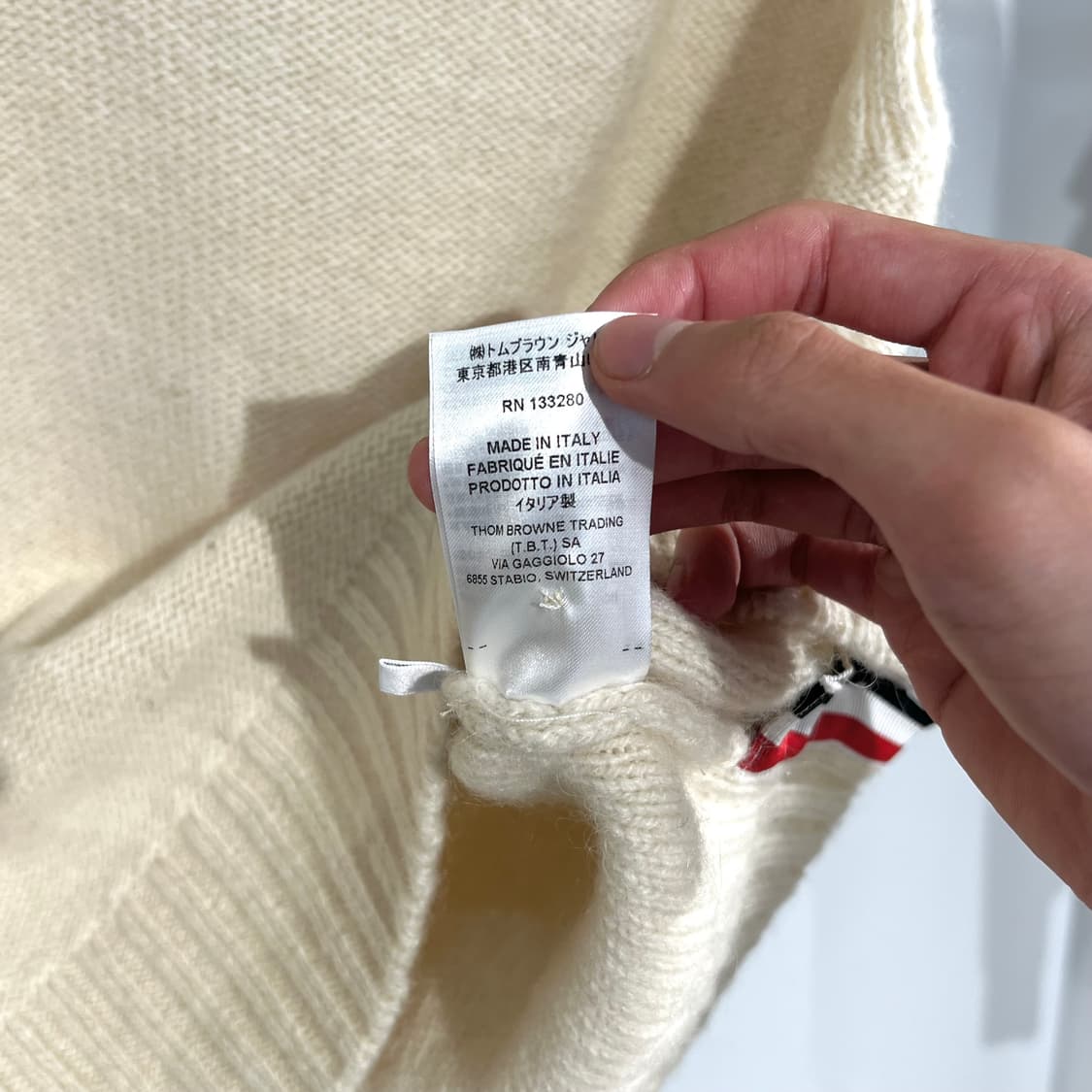 톰브라운 사선 니트조끼 상품이미지8